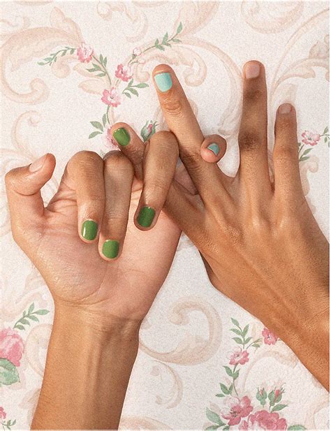 gucci nail set|Gucci nail color.